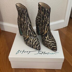 🆕 Betsey Johnson Gold and Black Heeled Boots